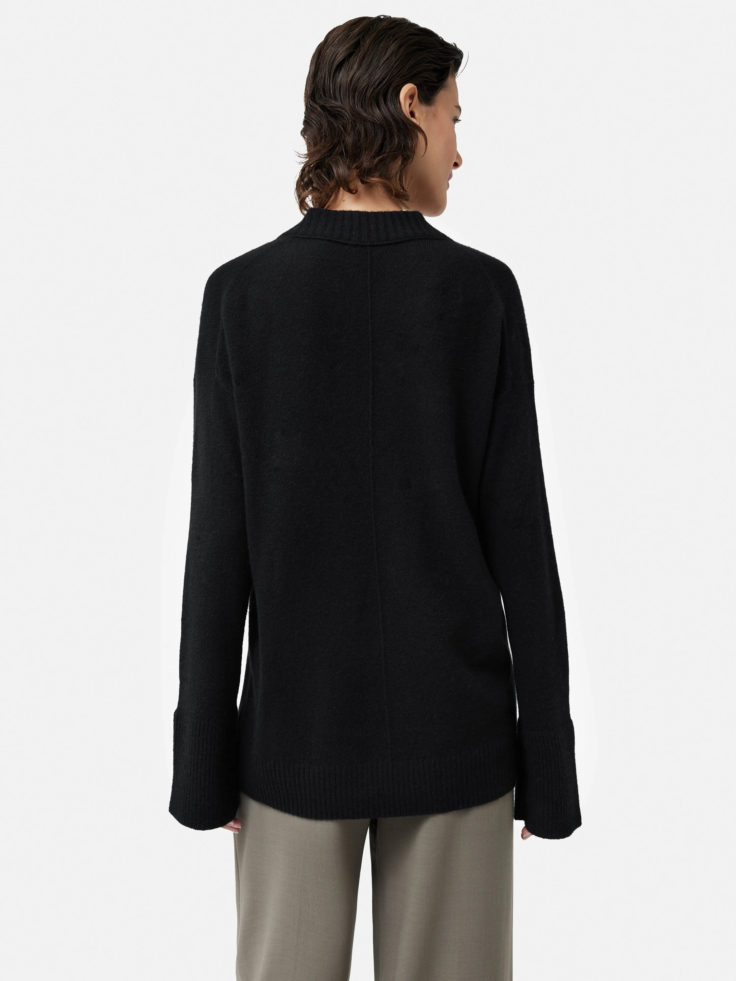 Cloud Cashmere V Neck Jumper | Black