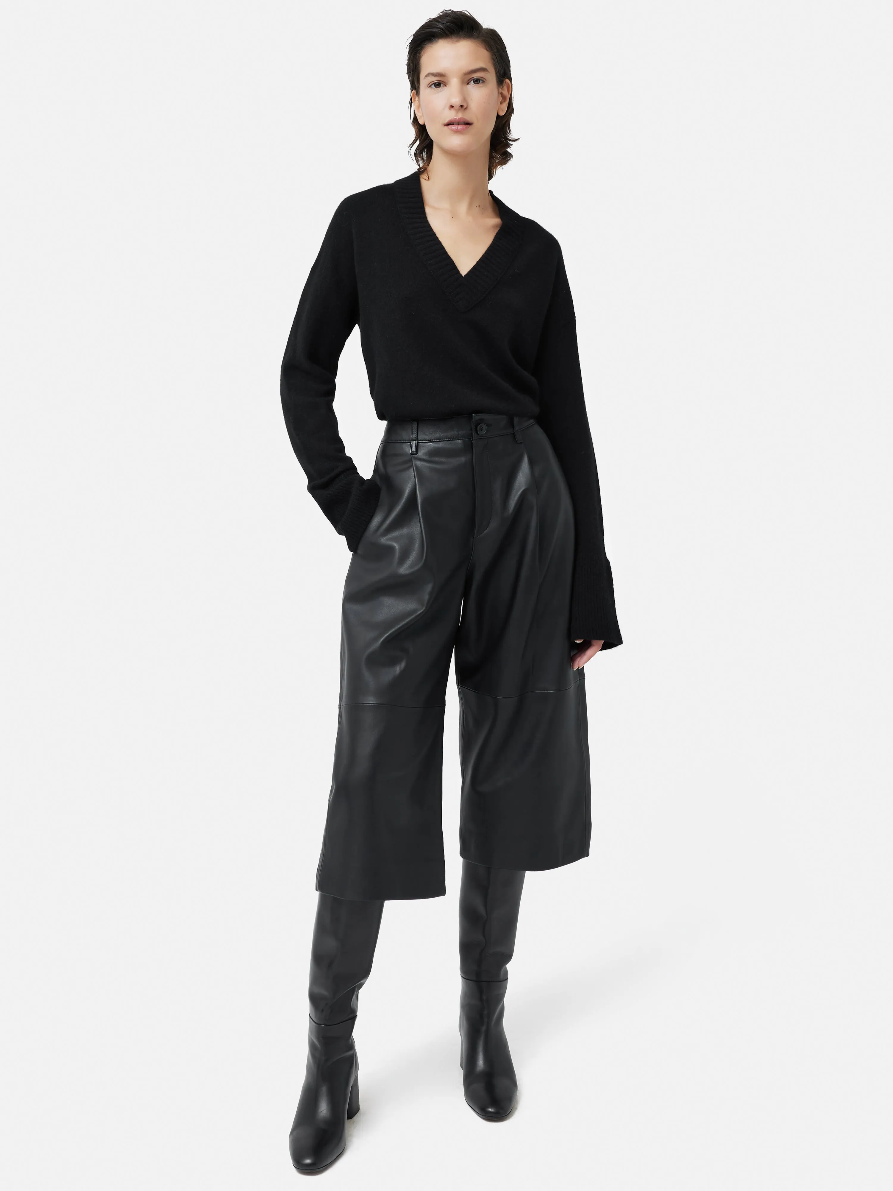 Cloud Cashmere V Neck Jumper | Black