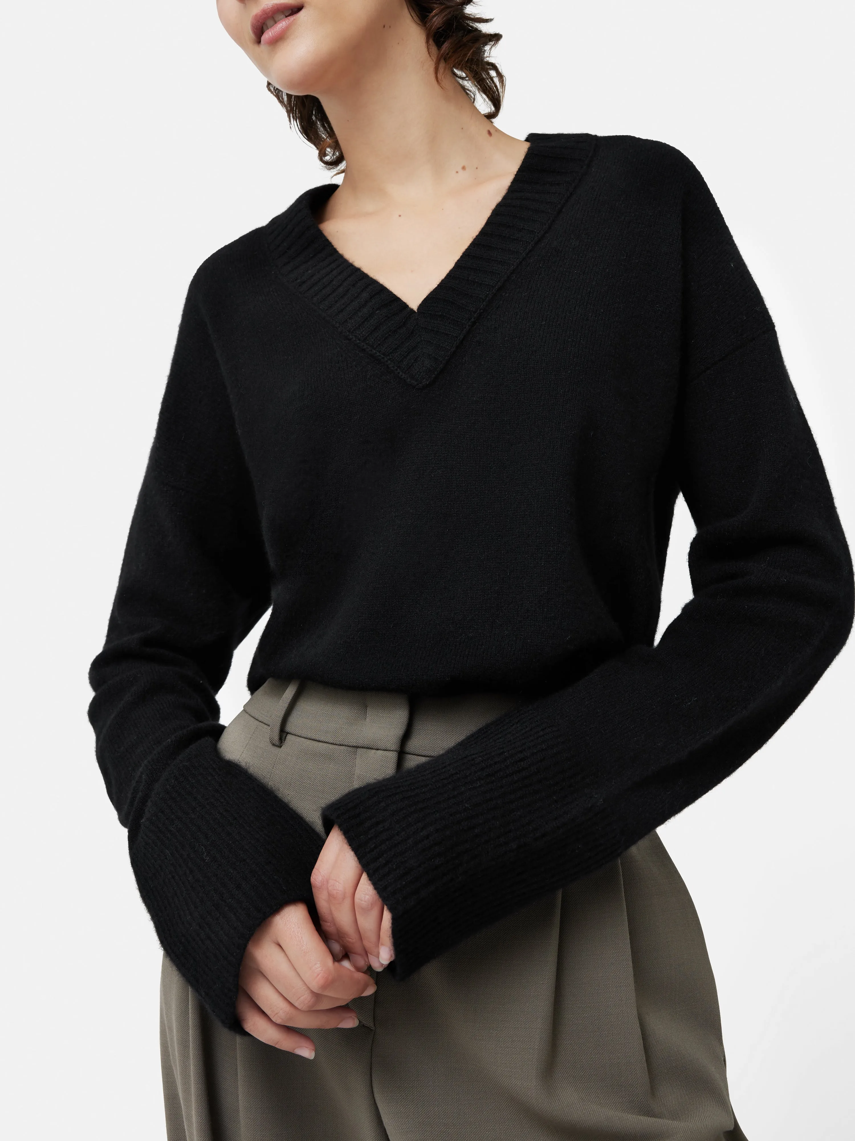 Cloud Cashmere V Neck Jumper | Black