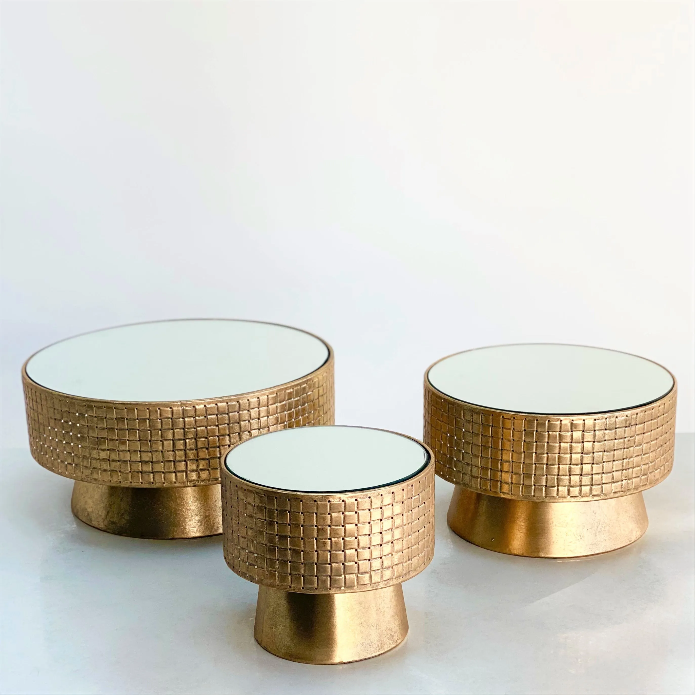 Gold Metal Round Mirror Stand