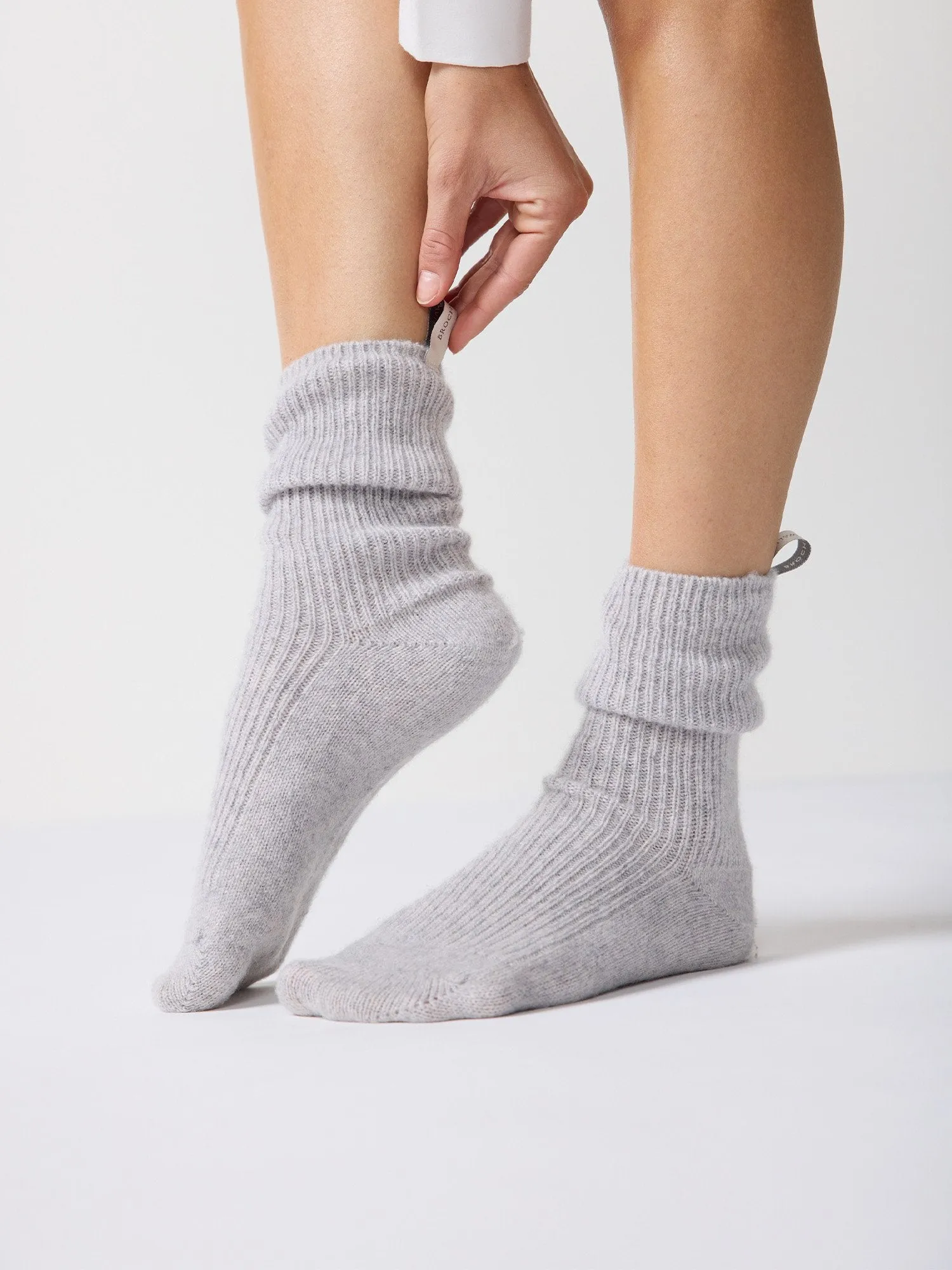 The Ribbed Cashmere Socks